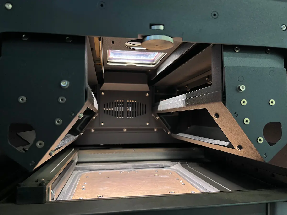 SLS 3D nyomtatókamra – Formlabs Fuse 1+ nyomtatási tér